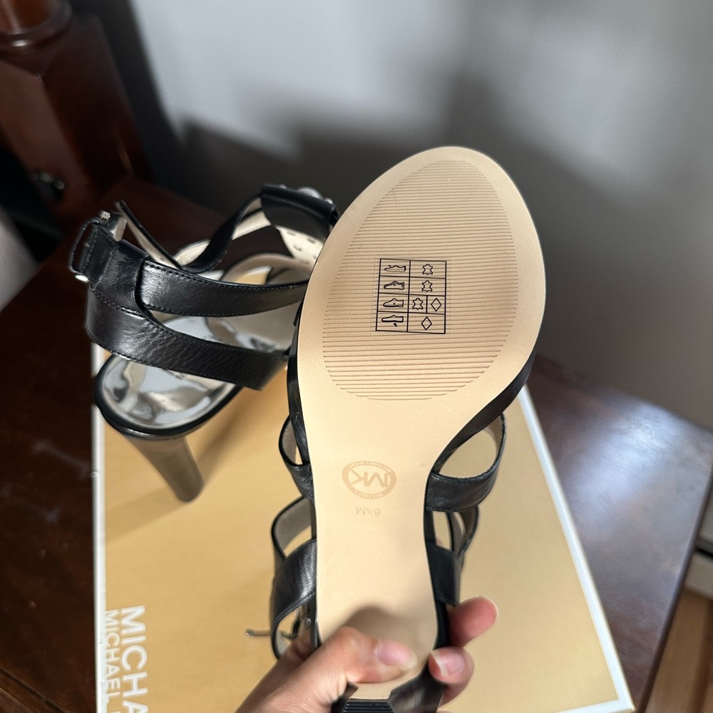 Black leather Michael Kors heels - Picture 5 of 7
